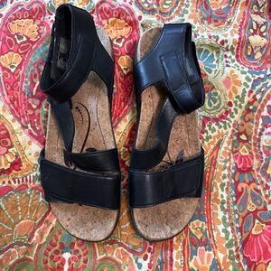 Romika leather black strappy sandal size 42 or US 11